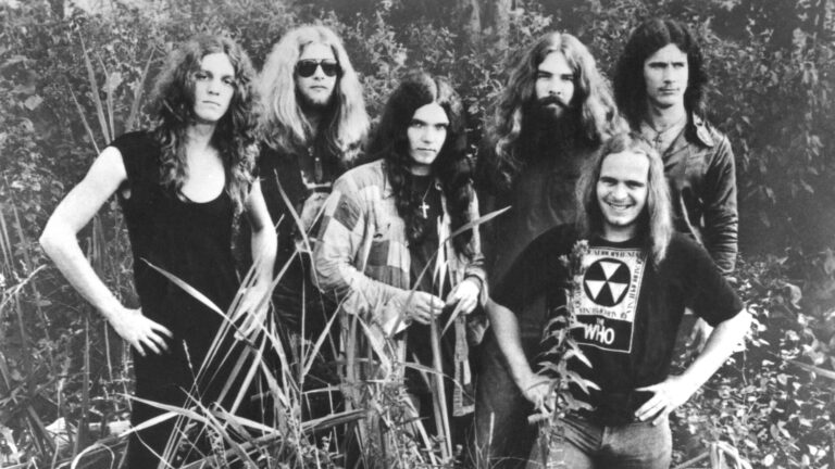 Remembering Lynyrd Skynyrd ’s Horrific 1977 Plane Crash