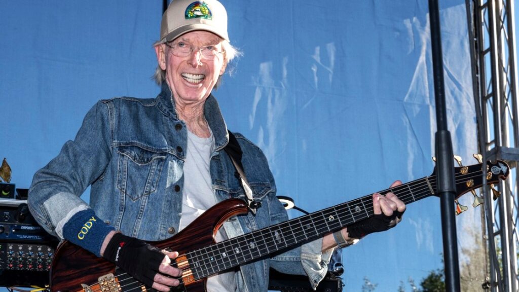 Grateful Dead Bassist Phil Lesh Dies at Age 84