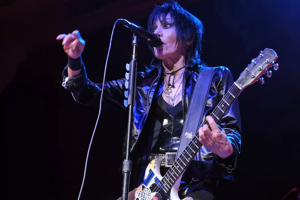 Joan Jett performing