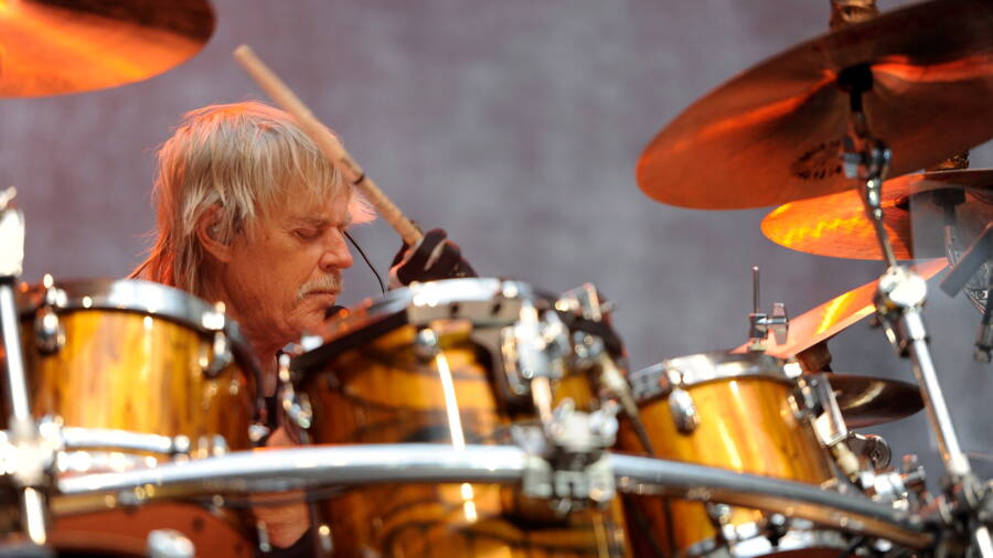 Frank Beard playing live (Credit: Action Press / Bestimage)