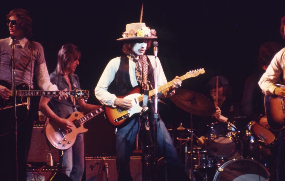 Bob Dylan performing live during the Rolling Thunder Revue tour. (Adam Jones, Ph.D., CC BY-SA 3.0, via Wikimedia Commons)