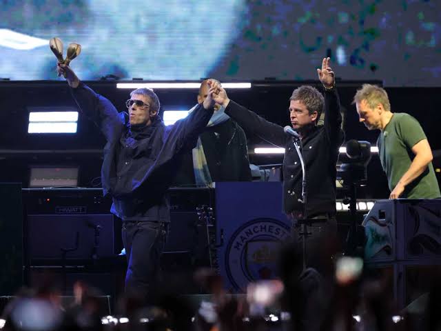 Oasis Live