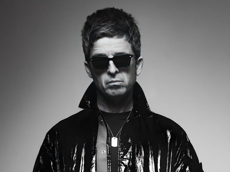 Noel Gallagher Epiphone Guitar Fetches £12,000 at Oasis Auction